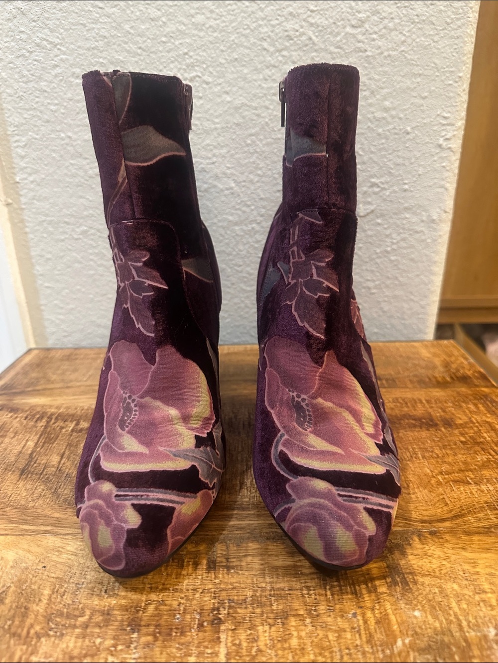Steve Madden Elissa Plum Floral Velvet Ankle Boots SZ 9.5